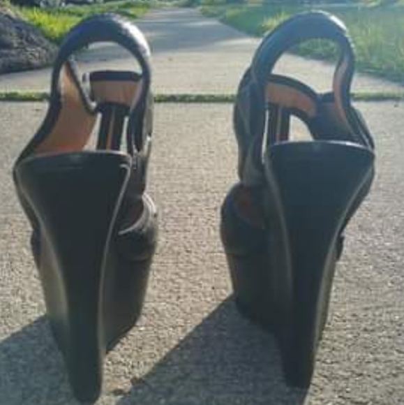 L.A.M.B. Caitlin black wedges - Picture 3 of 6